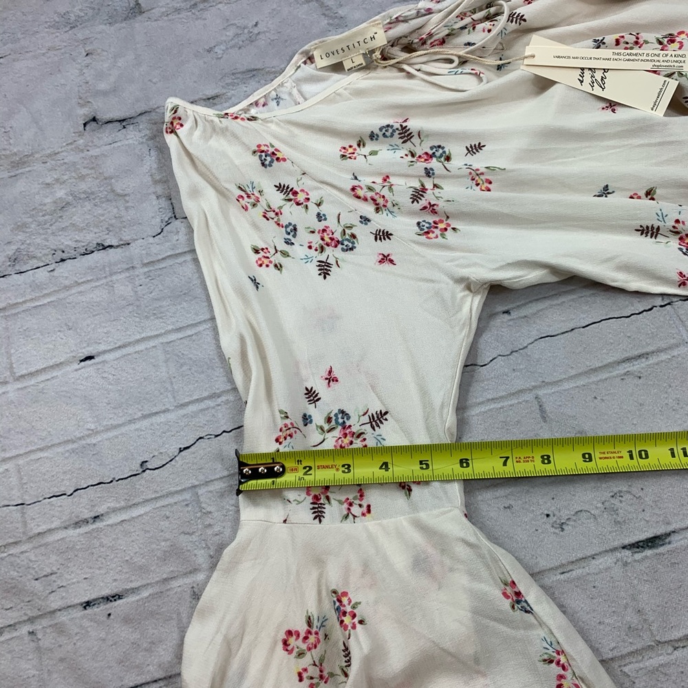 ❗️Sale ❗️ ' Floral Printed Flare Sleeve Blouse - Picture 6 of 8